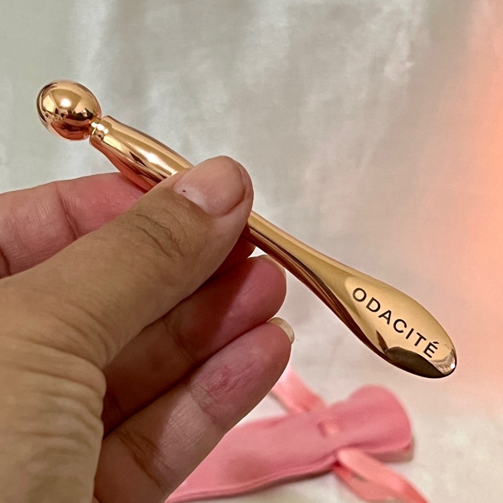 Odacité Rose Gold Facial Tool